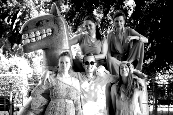 VILA LIVE: Yellow Sisters