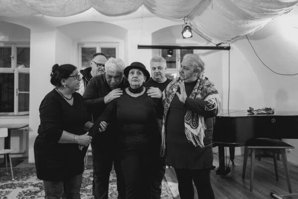 VILA Host: Divadlo utlačovaných – Příběhy přeživších (festival Khamoro)