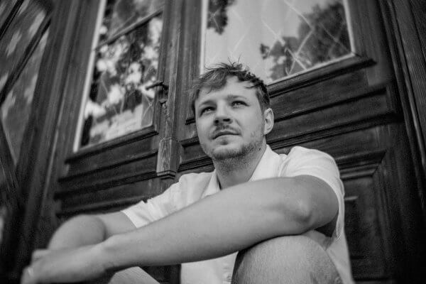 VILA live: Thom Artway s novým albem Trhám mraky